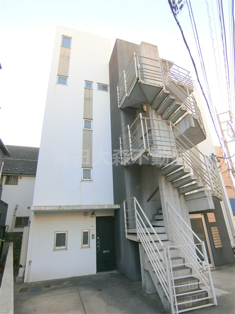 サムリウムの外観|2003年6月築　RC鉄筋コンクリート造地上5階建て　東京都大田区東六郷1丁目のデザイナーズマンション　京浜急行本線京急蒲田駅と雑色駅徒歩圏内