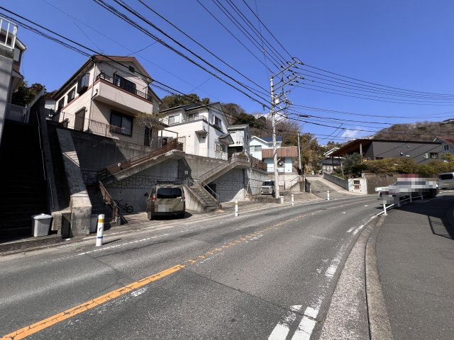 開放感ある眺望　いす式昇降機ありの前面道路含む現地写真|前面道路