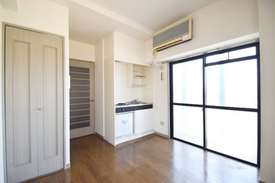 【居間・リビング】 | G-ONE六本松 | 別号室の写真になります。現況優先。