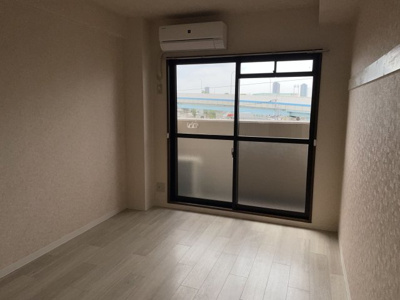 【居間・リビング】 | ロマネスクフィオレ香椎Ⅱ | 別号室の写真になります。現況優先。