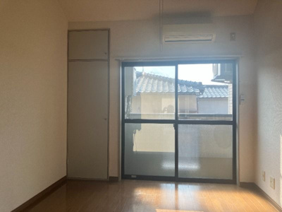 【居間・リビング】 | サンヴィレッジ香椎 | 別号室の写真になります。現況優先。