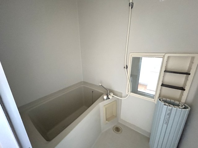 エステイト美の浜Cの浴室