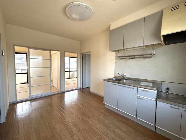 エステイト美の浜Cの居間・リビング