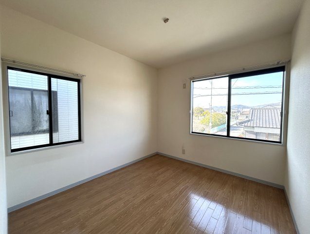 エステイト美の浜Cの洋室