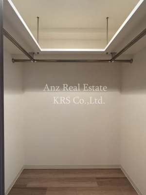 【収納】 | プレサンス江戸堀 | 使い勝手のイイ容量もタップリのウォークインクローゼット☆