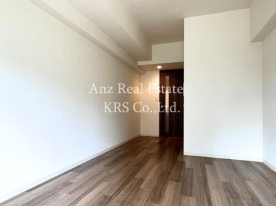 【洋室】 | プレサンス江戸堀 | 南向きバルコニーに面する約9.2帖の洋室☆