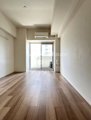 【洋室】 | プレサンス江戸堀 | 南向きバルコニーに面する約9.2帖の洋室☆