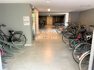 【その他】 | エスリード江戸堀 | 屋内駐輪場です！雨風から自転車を守ります！