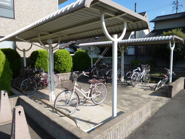 倉敷市吉岡の賃貸マンションのその他共用部分|自転車置き場