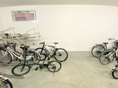 【その他共用部分】 | Ｌｉｂ（リブ） | 屋内駐輪場です！雨風から自転車を守ります！
