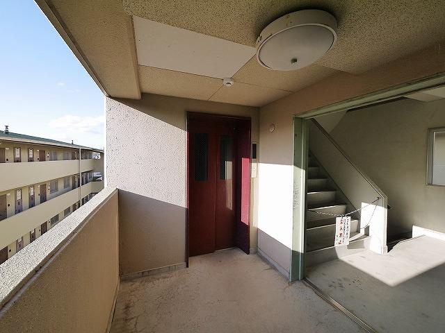 三和平城グランドパレスのその他共用部分|エレベーター前