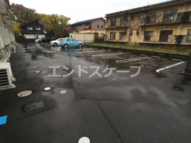 ルミエールの駐車場|高崎、前橋、伊勢崎エリアのお部屋探しはエンドスケープまで！お客様の理想お聞かせ下さい♪
クロスの色味が異なる場合があります。