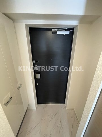 スワンズシティ梅田シエロの玄関|収納もある玄関です
