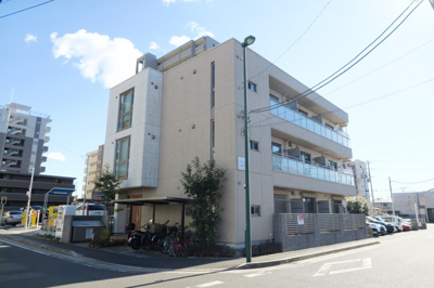 積水ハウス施工のシャーメゾン。オートロック付きです。