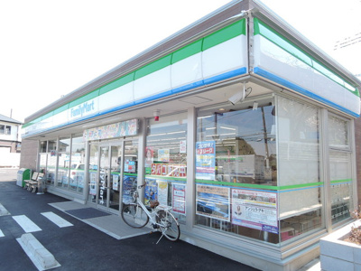 ファミリーマート綾瀬寺尾本町店まで800ｍ