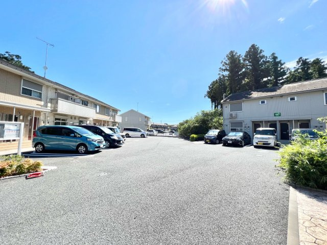 ソウソウの駐車場|駐車場があるので、車を買う予定の方も安心です