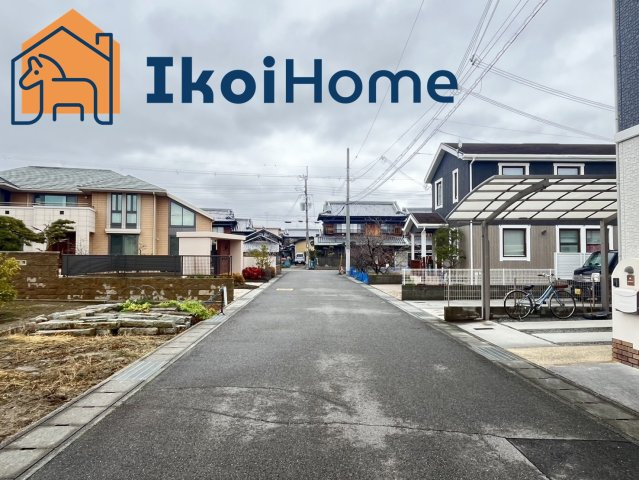 明石市沢野南町2丁目　中古戸建　の前面道路含む現地写真|物件・当店の最寄り駅まで無料送迎サービスございます。買い物のついでに、用事のついでに、ちょっとした空き時間にも対応致します！最短、10分で指定場所までお迎えに向かいます！まずはお問い合わせください！