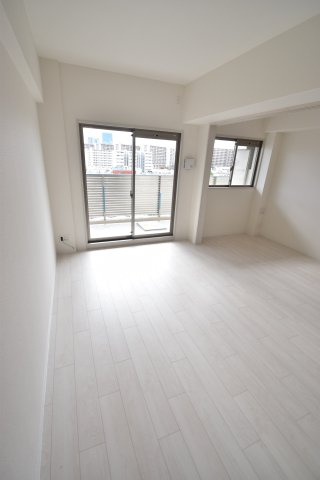 大阪市都島区都島本通４丁目の賃貸マンションの居間・リビング