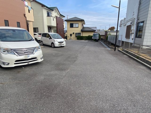 ハイメゾンむかえの駐車場