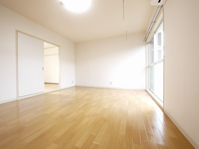 グリーンコーポ　Ａ・Ｂの居間・リビング|ゆったり過ごせる居間です