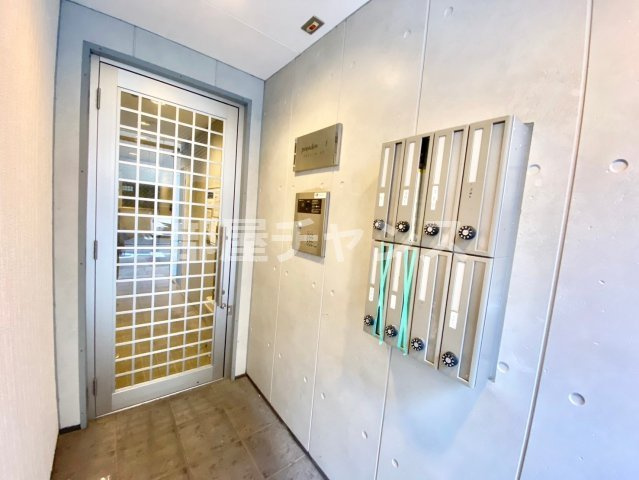 名古屋市中区新栄町１丁目の賃貸マンションのエントランス