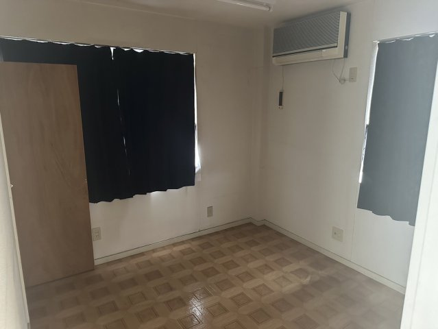 豊栄町 貸事務所の居間・リビング