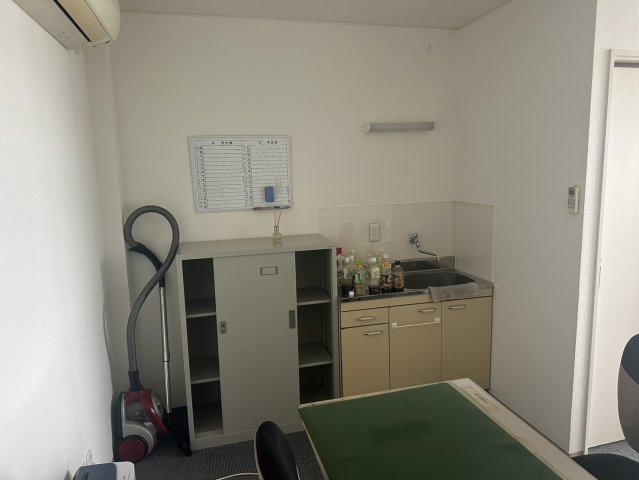 豊栄町 貸事務所の内装
