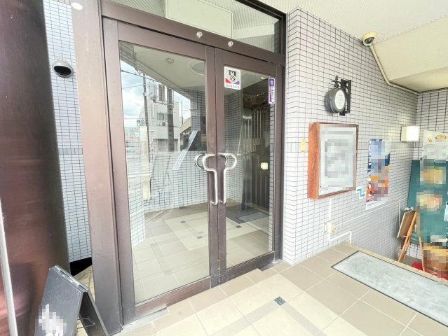 ウエスト5ビルのエントランス