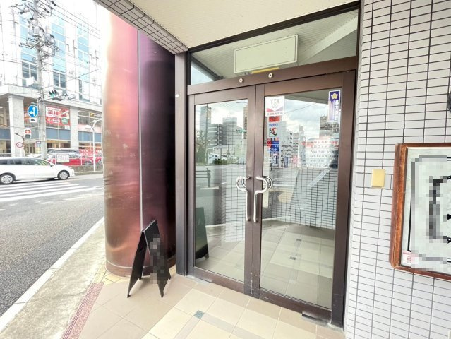 ウエスト5ビルのエントランス