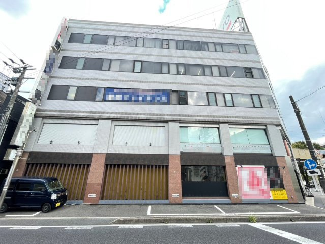 ウエスト5ビルの外観