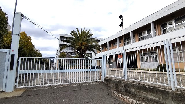 箕面市半町2　建築条件なし土地【４区画】の周辺|箕面市立第三中学校