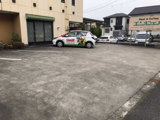 高丘新町 貸店舗・事務所の駐車場