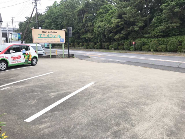 高丘新町 貸店舗・事務所の駐車場