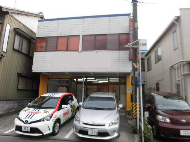 神明町 貸店舗の駐車場