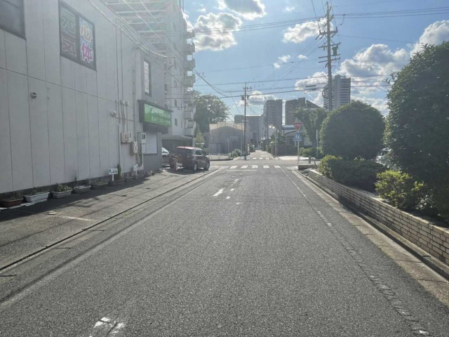 神明町 貸店舗の駐車場