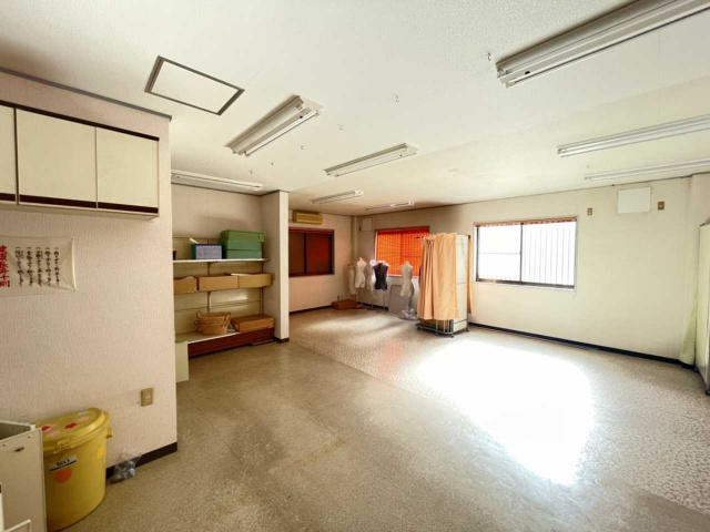 神明町 貸店舗のロビー