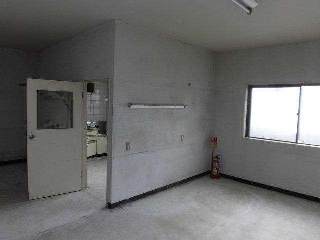 高坂町 サンアイビル の居間・リビング