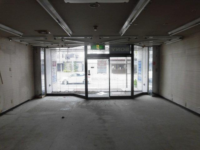 高坂町 サンアイビル のロビー