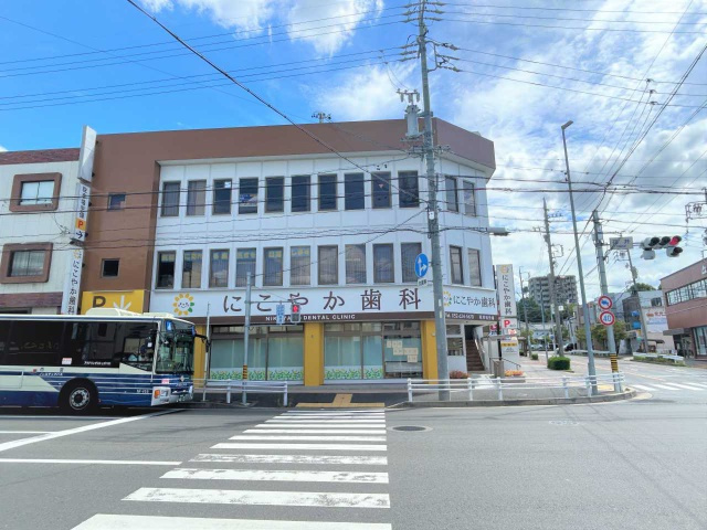 山鳴ビルの外観