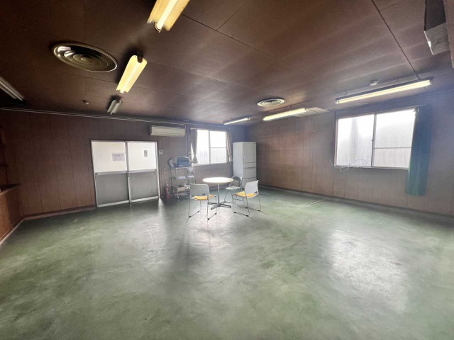 吉良町小山田市場 貸工場・貸倉庫の駐車場