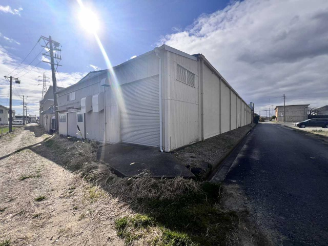 吉良町小山田市場 貸工場・貸倉庫の庭