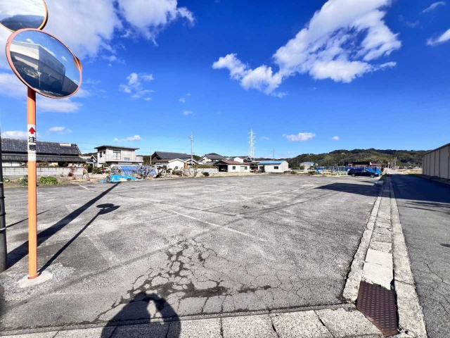 吉良町小山田市場 貸工場・貸倉庫の駐車場