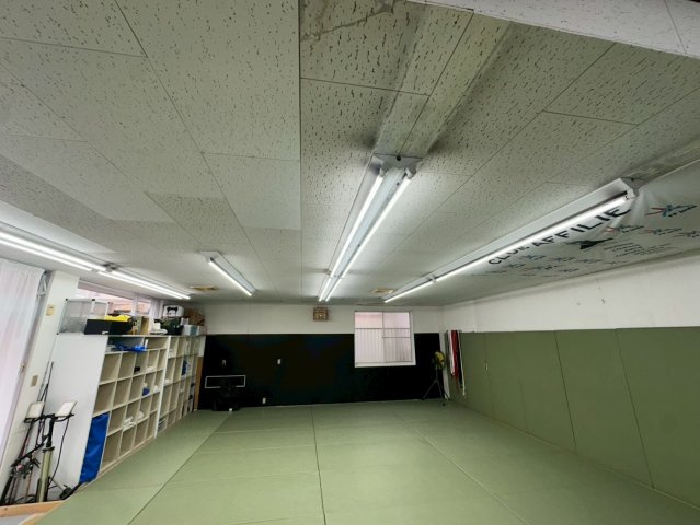高上貸店舗の内装