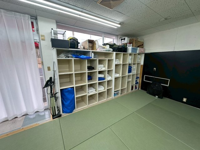 高上貸店舗の内装