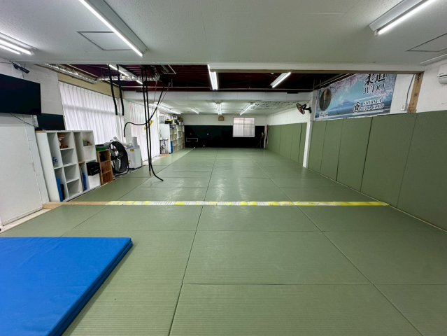 高上貸店舗の内装