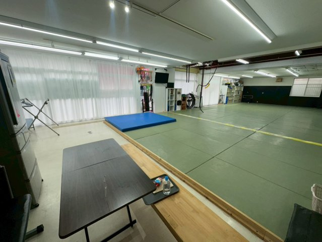 高上貸店舗の内装