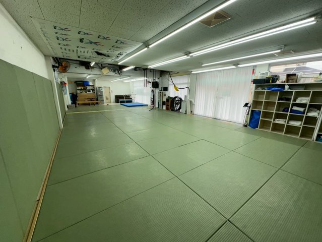 高上貸店舗の内装