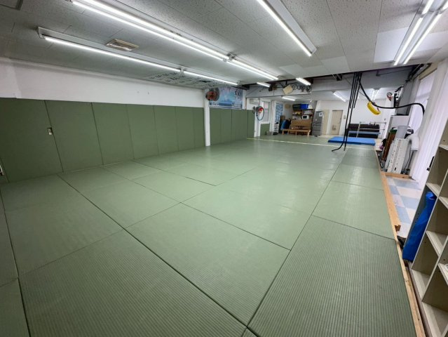 高上貸店舗の内装