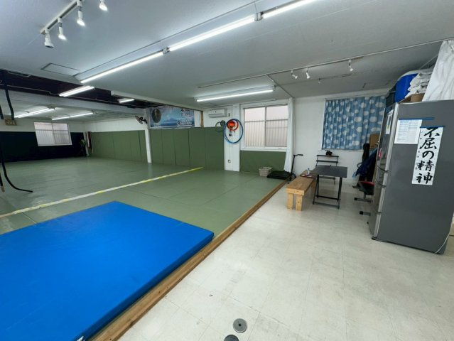 高上貸店舗の内装