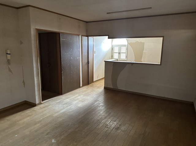 高上貸店舗の内装